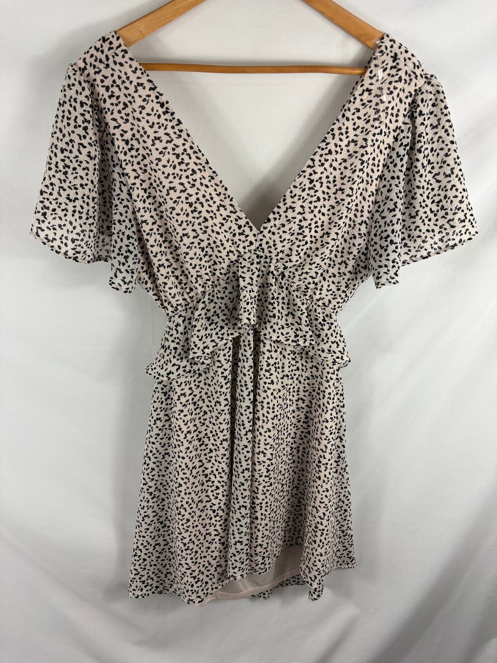 NWT Lush V Neck Flowy Patterned Dress Size Large